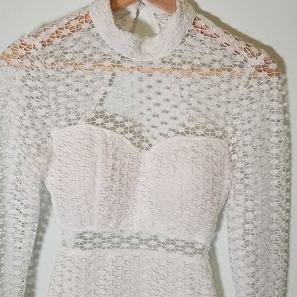 I SAW IT FIRST white crochet dress - Picture 7 of 10